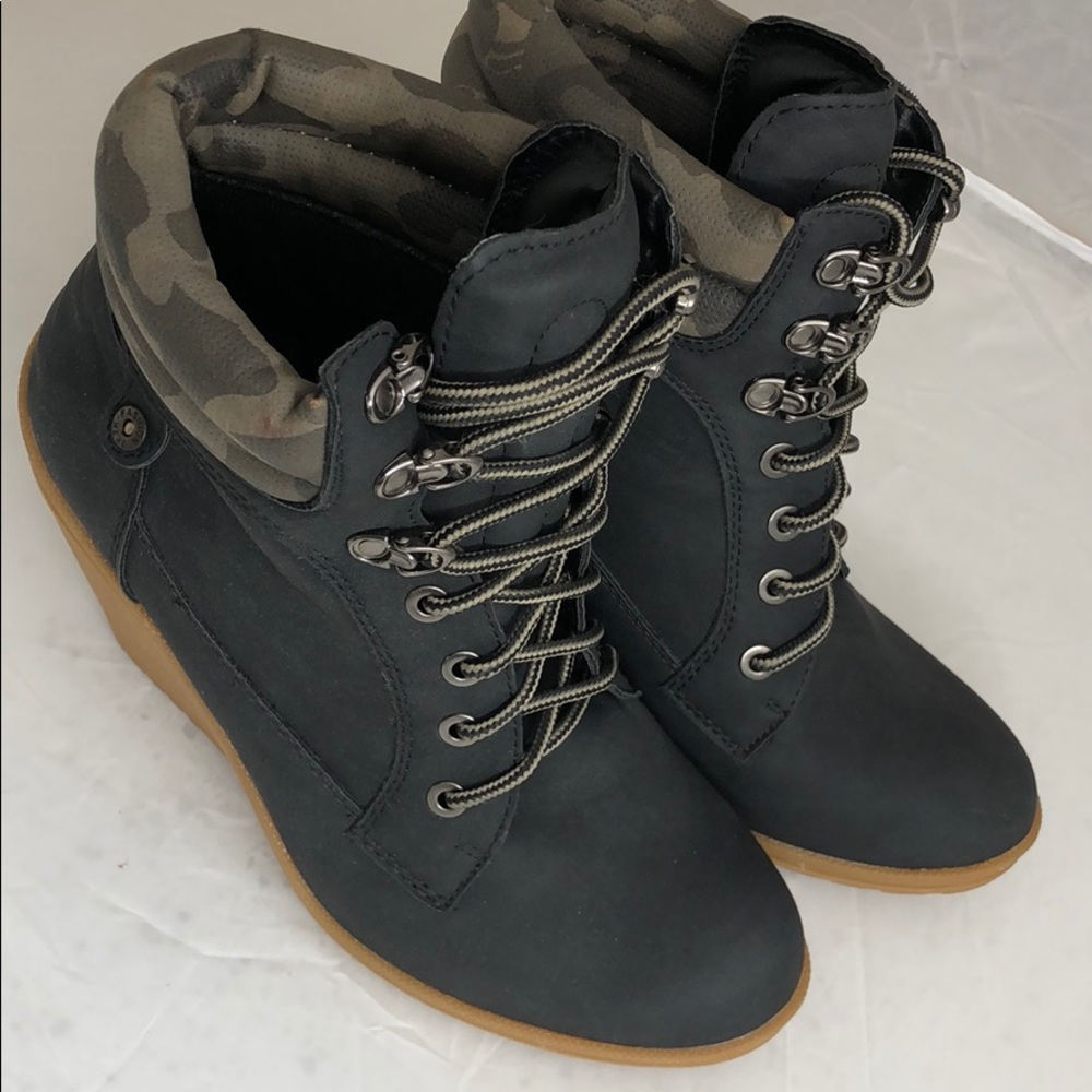 Camouflage top anklet wedge boots